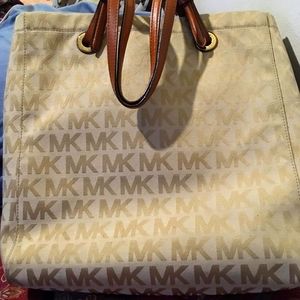Micheal Kors purse